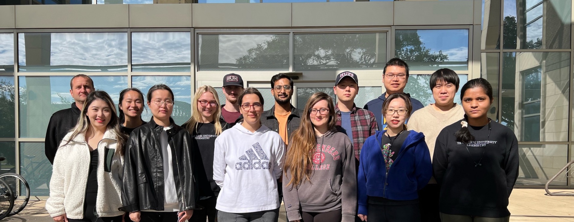 Laganowsky Lab group photo, 2024